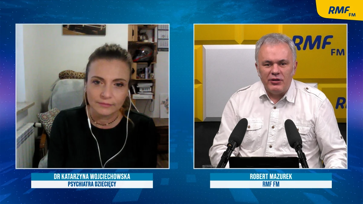 „Teraz mamy wysyp młodych osób, które prezentują objawy spadku nastroju, czy zaburzeń odżywiania, to wynika z tego, że są izolowani w domach” – mówiła w Porannej rozmowie w RMF FM dr Katarzyna Wojciechowska. Jak dodała ordynator oddziału psychiatrii dla dzieci i młodzieży w szpitalu wojewódzkim w Świeciu nad Wisłą, psychiatra boryka się nie tylko z brakami kadrowymi, ale także – finansowymi. „W salach nie ma łazienek. Są dwie – męska i damska. Co jakiś czas pojawia się grzyb na ścianach, walczymy z tym jak możemy” – opisuje.