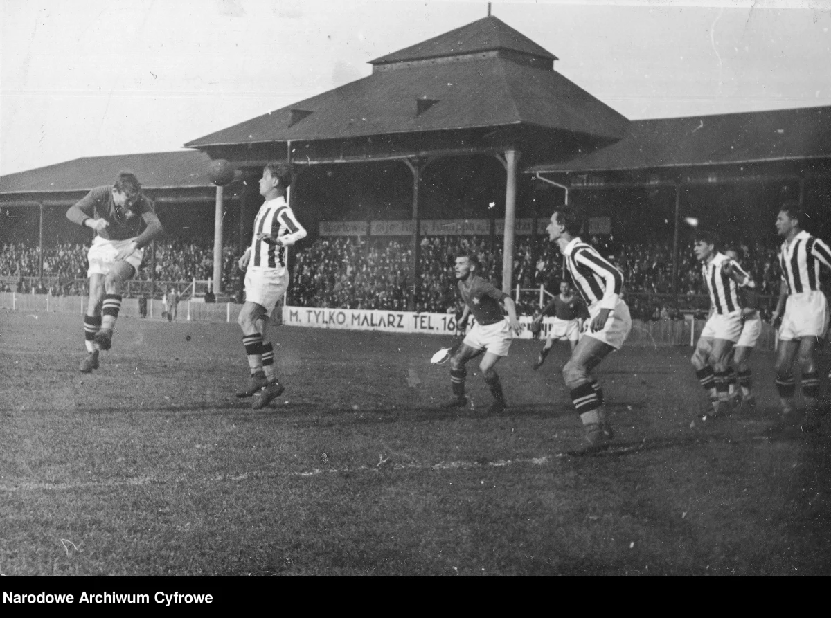 Który krakowski klub piłkarski jest najstarszy: Wisła czy Cracovia? Taka dyskusja ponownie rozgorzała w stolicy Małopolski. A wszystko za sprawą akcji Wisły Kraków i jej działań marketingowych. Oburzyło to kibiców Cracovii. W mediach społecznościowych fani obu drużyn zaczęli przerzucać się oskarżeniami i publikacjami przedruków przedwojennych gazet...