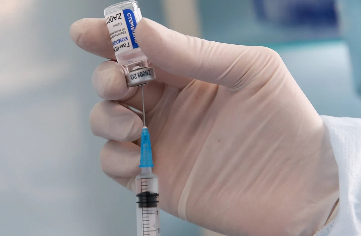 Węgry jako pierwszy kraj Unii Europejskiej zawały porozumienie w sprawie zakupu rosyjskiego szczepionki przeciwko Covid-19 Sputnik V. Szef węgierskiej dyplomacji Peter Szijjarto przekazał, że preparatu wystarczy do zaszczepienia 1 mln osób.