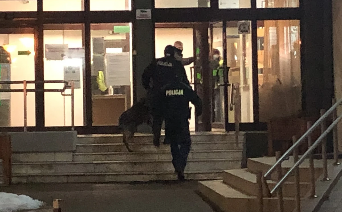 ​Napad na kantor przy ulicy Głowackiego w Olsztynie - dowiedział się dziennikarz RMF FM. Napastnik postrzelił dwie osoby.