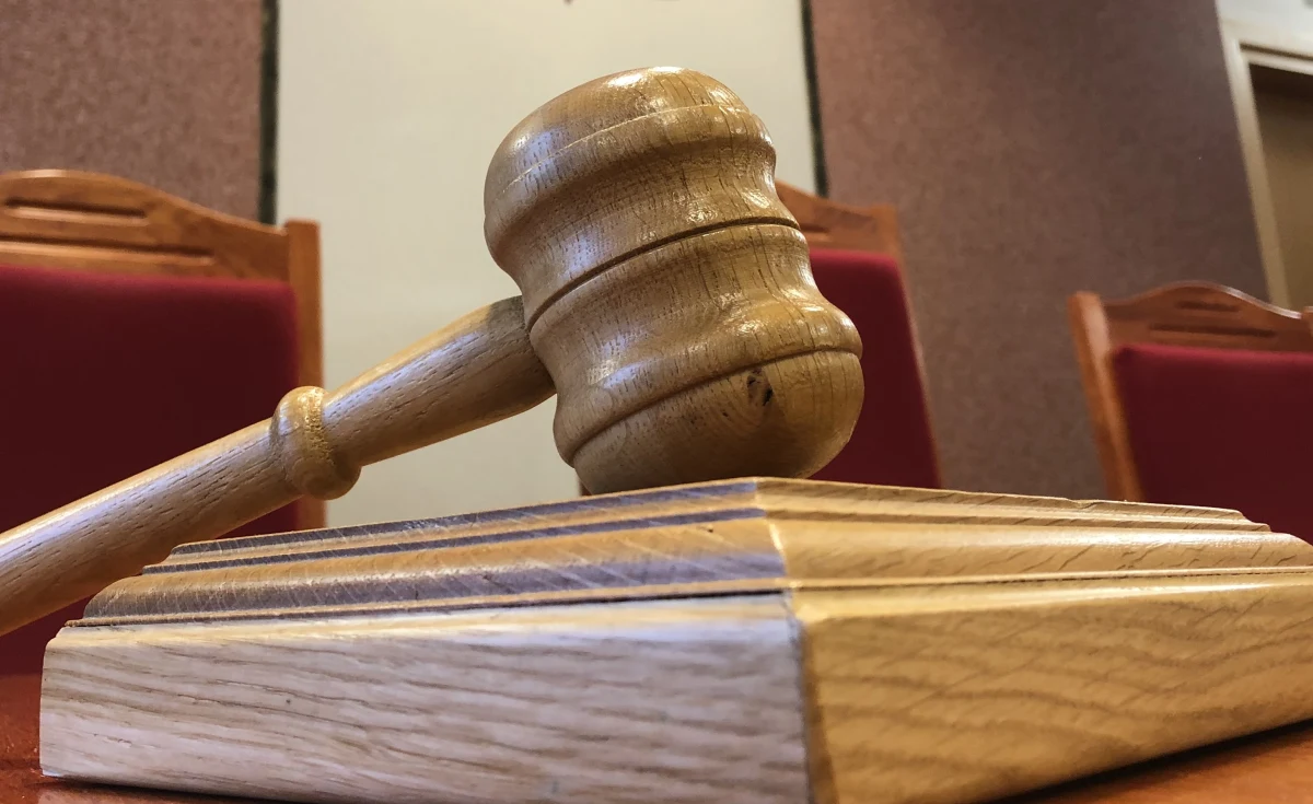 Prokuratura Okręgowa w Warszawie złożyła wniosek o całkowite ubezwłasnowolnienie Polaka w śpiączce. Sąd Okręgowy w Warszawie na wniosek prokuratora orzekł o zabezpieczeniu postępowania poprzez wyrażenie zgody na przetransportowanie mężczyzny na terytorium Polski - poinformowała prokuratura.