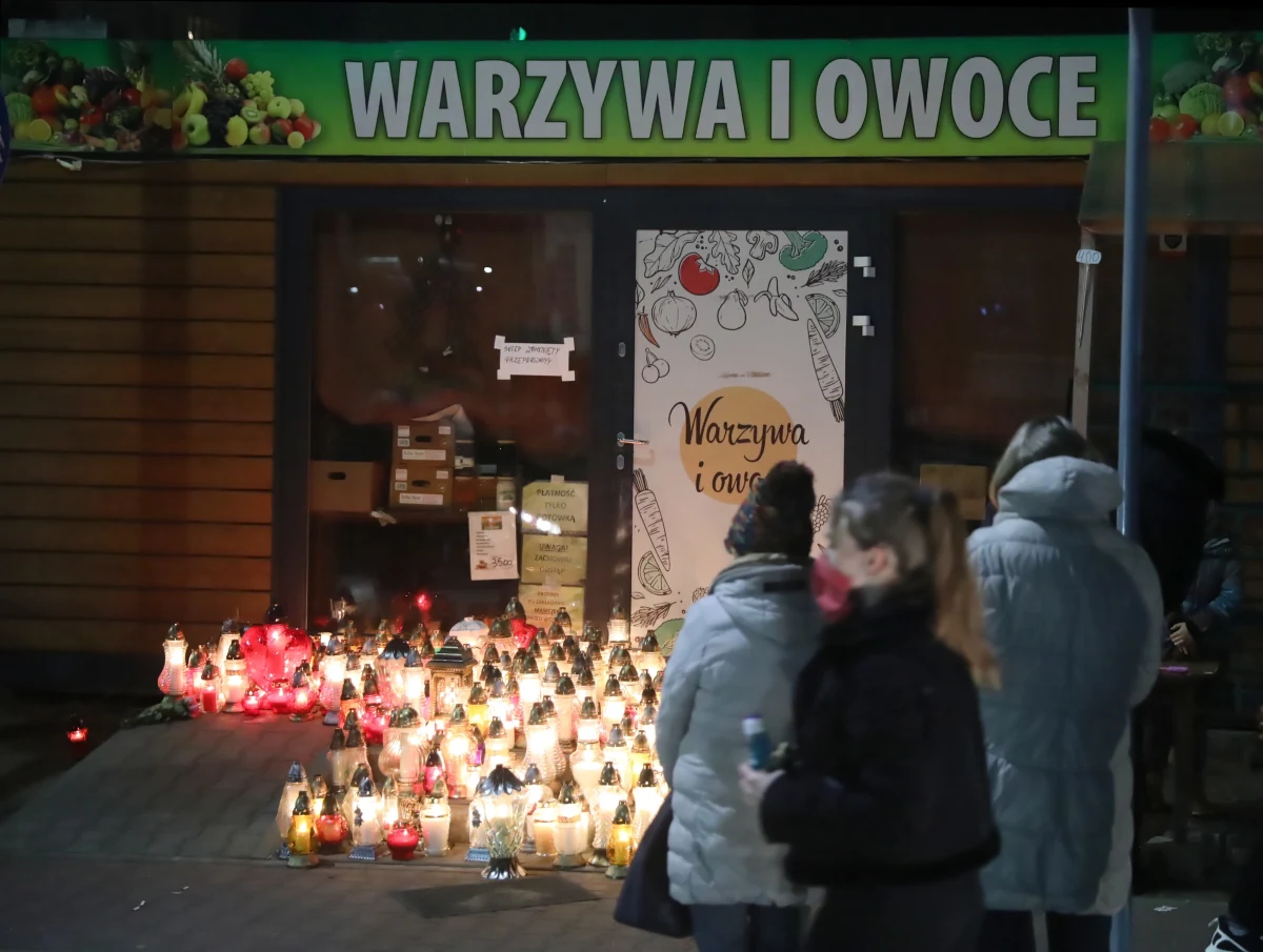 Stołeczna policja informuje, że mężczyzna zatrzymany ws. zabójstwa właściciela warzywniaka w Ząbkach usłyszał już zarzuty. To 57-latek z Wyszkowa, który planował ucieczkę do Norwegii. Sad Rejonowy w Wołominie uwzględnił wniosek prokuratury i aresztował mężczyznę na trzy miesiące.
