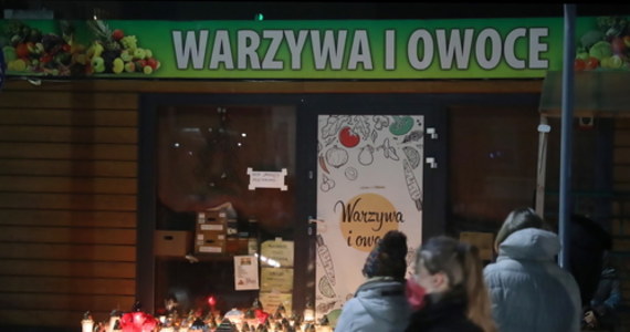 Stołeczna policja informuje, że mężczyzna zatrzymany ws. zabójstwa właściciela warzywniaka w Ząbkach usłyszał już zarzuty. To 57-latek z Wyszkowa, który planował ucieczkę do Norwegii. Sad Rejonowy w Wołominie uwzględnił wniosek prokuratury i aresztował mężczyznę na trzy miesiące.