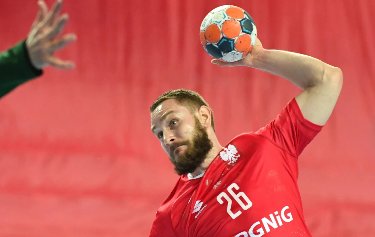 Polska przegrała z Węgrami 26:30 (10:16) w meczu grupy I drugiej rundy mistrzostw świata piłkarzy ręcznych w Egipcie i straciła szanse na awans do ćwierćfinału. Oprócz Węgrów grę w ósemce turnieju zapewnioną mają także Hiszpanie. Mecz relacjonowaliśmy dla Was na żywo w RMF FM i RMF24. 