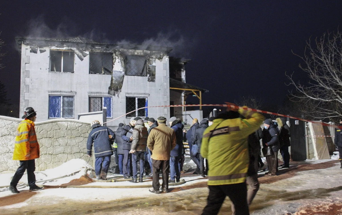 W czwartkowym pożarze w domu opieki w Charkowie na północnym wschodzie Ukrainy zginęło 15 osób w wieku 71-91 lat - podały ukraińskie media. Wśród ofiar było sześciu mężczyzn i dziewięć kobiet. W sobotę w związku z tragedią aresztowano dwie osoby - najemcę domu i jego żonę, dyrektorkę ośrodka.