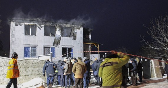 W czwartkowym pożarze w domu opieki w Charkowie na północnym wschodzie Ukrainy zginęło 15 osób w wieku 71-91 lat - podały ukraińskie media. Wśród ofiar było sześciu mężczyzn i dziewięć kobiet. W sobotę w związku z tragedią aresztowano dwie osoby - najemcę domu i jego żonę, dyrektorkę ośrodka.