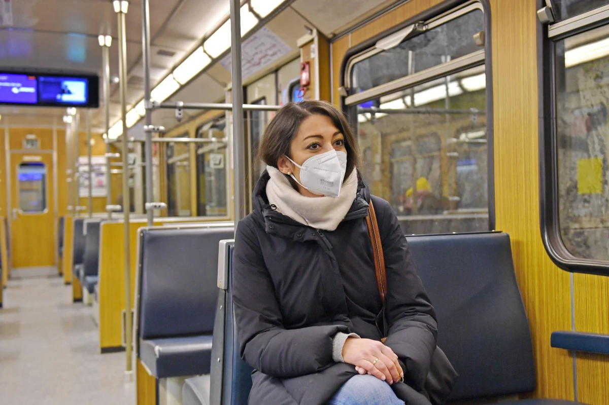 Cisza w środkach transportu w Niemczech? Mając na uwagę walkę z epidemią koronawirusa władze niektórych niemieckich landów rozważają wprowadzenie nowego obostrzenia: zakazu rozmawiania w autobusach, tramwajach, czy metrze.  