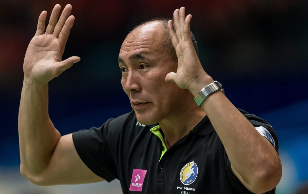 Polscy piłkarze ręczni przegrali na mistrzostwach świata z Węgrami (26:30), ale trener Łomży Vive Kielce chwalił biało-czerwonych. "Brawa dla młodego zespołu za walkę, ta porażka zaprocentuje w przyszłości" - powiedział PAP Tałant Dujszebajew.