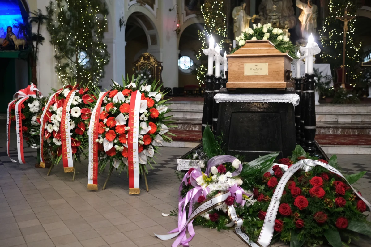 Na cmentarzu parafii św. Anny w Katowicach spoczął Erwin Sówka - słynny malarz-prymitywista. Artysta zmarł 21 stycznia w wieku 84 lat.