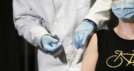 Pełnomocnik rządu ds. szczepień minister Michał Dworczyk poinformował na konferencji prasowej, że wtorkowa dostawa szczepionek przeciwko Covid-19 do Polski została odwołana. Preparat ma dotrzeć do naszego kraju najwcześniej w weekend.
