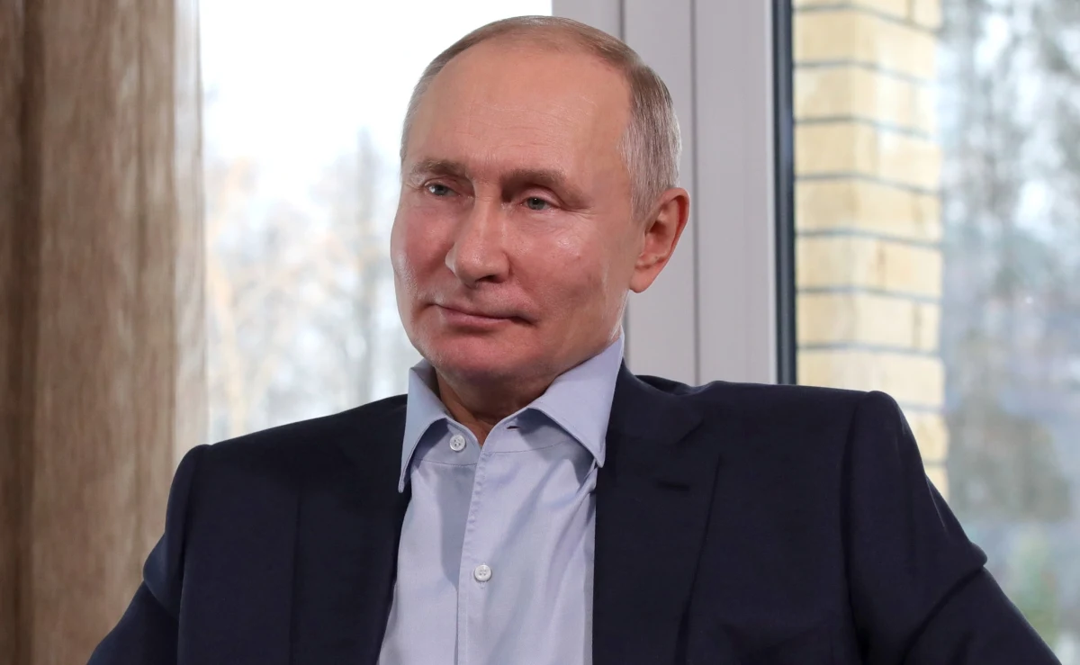 ​Ludzie mają prawo wyrażać swój punkt widzenia w tych ramach, które wyznaczają przepisy; wszystko to, co wychodzi poza ramy prawa, jest niebezpieczne - oświadczył w poniedziałek prezydent Rosji Władimir Putin, komentując sobotnie protesty w kraju w obronie Aleksieja Nawalnego.