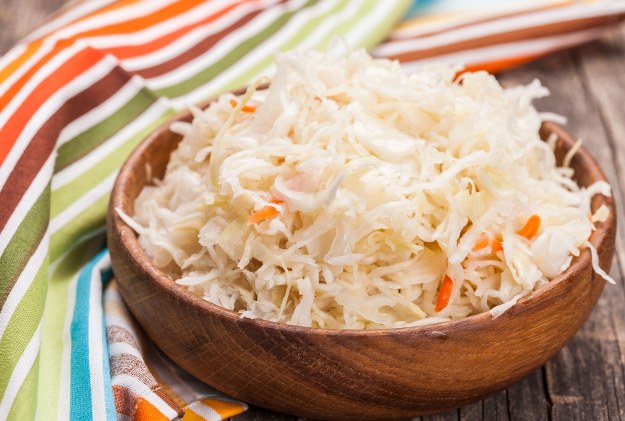Zaskakujące skutki jedzenie kiszonej kapusty. Wystarczy garść dziennie