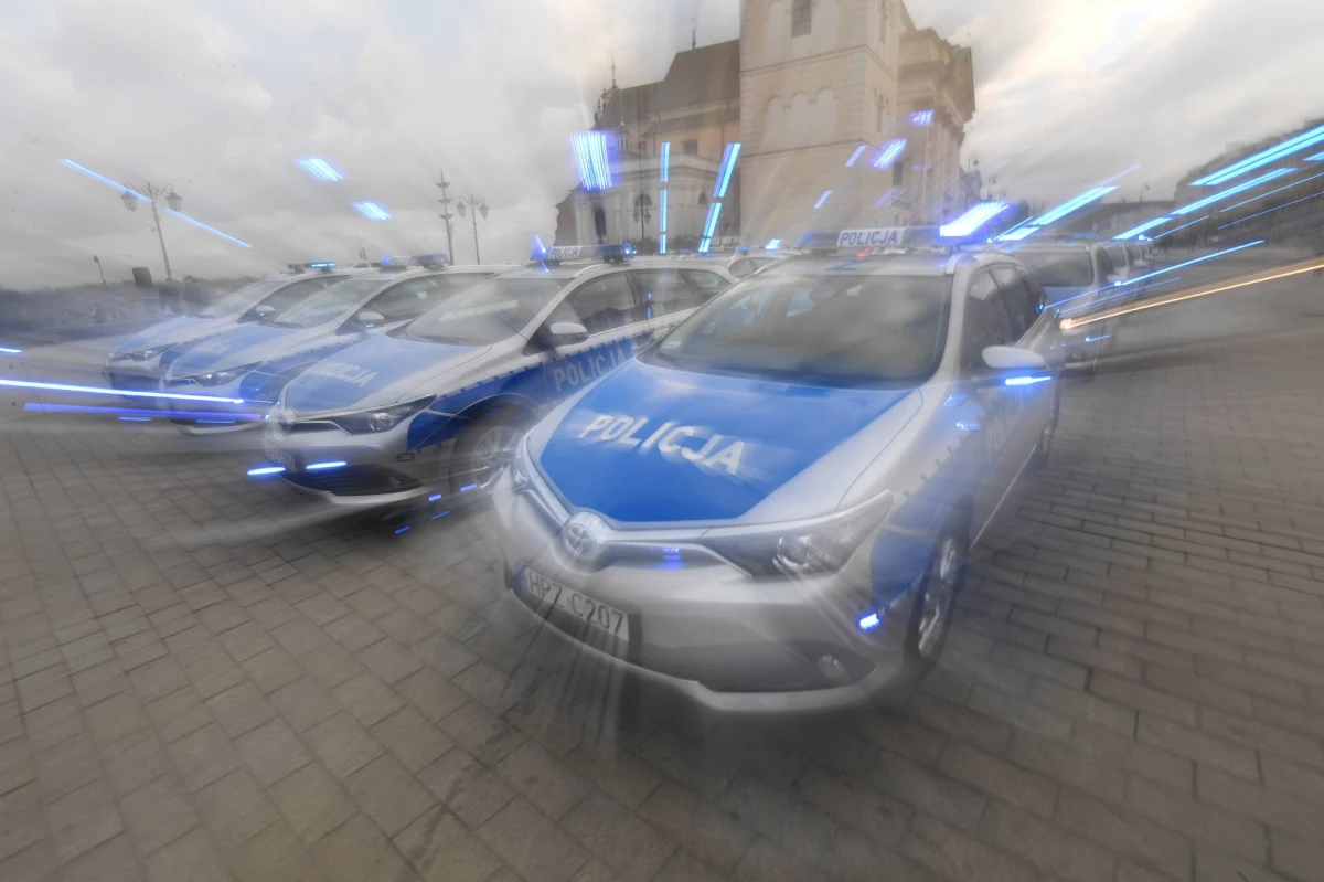 ​Wszyscy podejrzani w aferze korupcyjnej w Komendzie Stołecznej Policji wyszli z aresztu - dowiedział się reporter RMF FM, Krzysztof Zasada. Sąd wbrew wnioskowi prokuratury, skrócił tymczasowy areszt byłemu naczelnikowi i kierownikowi wydziału do walki z przestępczością samochodową. Chodzi o śledztwo dotyczące naciągania statystyk w zamian za nagrody.   