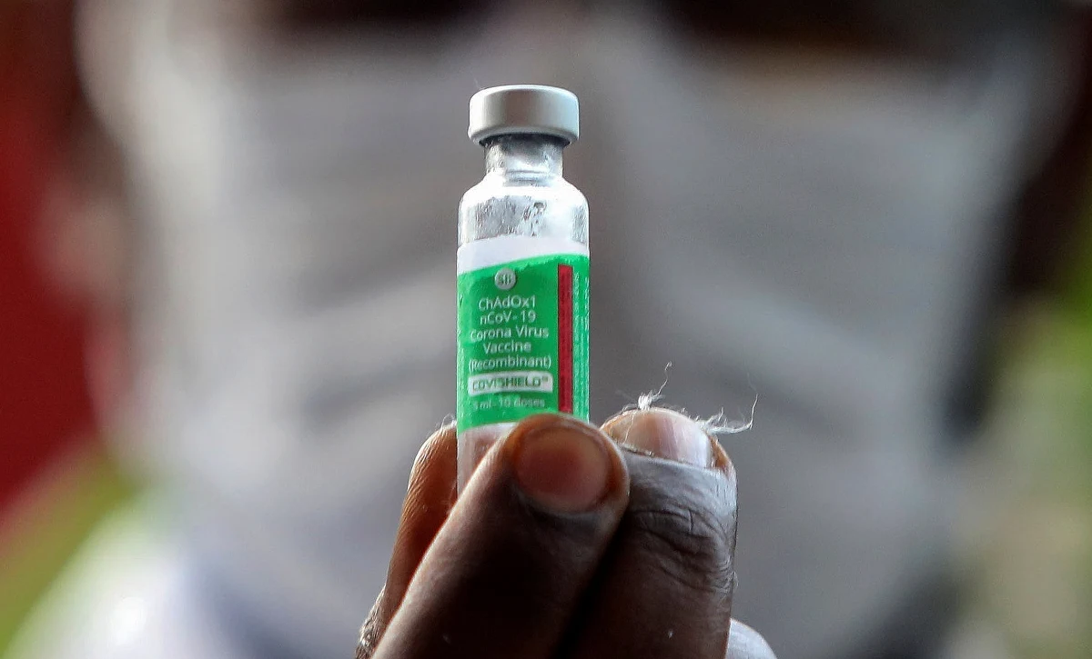 Brytyjska firma AstraZeneca zaprzeczyła w poniedziałek wieczorem doniesieniom niemieckiej prasy o tym, że jej szczepionka przeciw Covid-19 miała skuteczność poniżej 10 proc. wśród osób powyżej 65 roku życia. Media powoływały się na źródło w rządzie Niemiec.