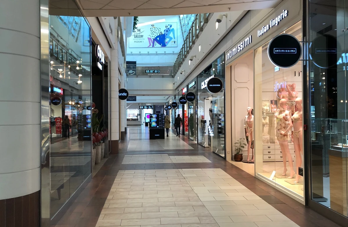 Rząd opóźnia decyzję o luzowaniu ograniczeń gospodarczych. Jeszcze do niedawna premier Mateusz Morawiecki sygnalizował luzowanie ograniczeń od 1 lutego. I choć wielu członków rządu to popiera, to wciąż nie wiadomo, kiedy zapadnie decyzja.