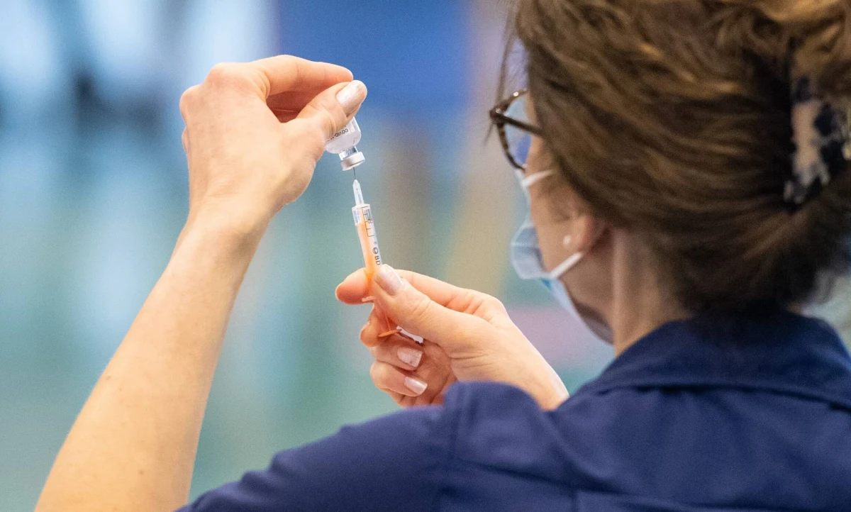 Nie ma danych, które sugerowałyby, że skuteczność szczepionki przeciw Covid-19 wyprodukowanej przez brytyjską firmę AstraZeneca wśród osób starszych wynosi tylko 8 proc. - poinformowało we wtorek niemieckie ministerstwo zdrowia w odpowiedzi na doniesienia medialne w tej sprawie.