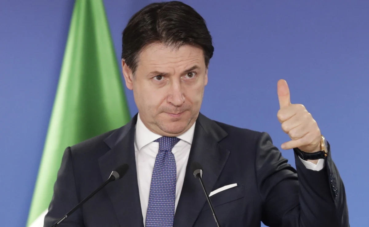 Premier Włoch Giuseppe Conte po posiedzeniu rządu udał się we wtorek do Pałacu Prezydenckiego, by złożyć dymisję na ręce szefa państwa Sergio Mattarelli. Tym samym formalnie zaczyna się kryzys rządowy, który może formalnie zakończyć się jego ponowną nominacją.