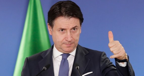 Premier Włoch Giuseppe Conte po posiedzeniu rządu udał się we wtorek do Pałacu Prezydenckiego, by złożyć dymisję na ręce szefa państwa Sergio Mattarelli. Tym samym formalnie zaczyna się kryzys rządowy, który może formalnie zakończyć się jego ponowną nominacją.