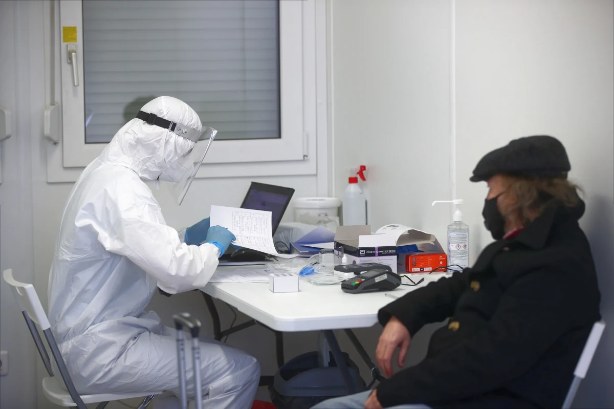 Ministerstwo Zdrowia informuje o nowych 4 604 przypadkach zakażenia koronawirusem. Ostatniej doby zmarło 264 chorych na Covid-19. Z danych resortu wynika również, że w ciągu ostatniej doby został osiągnięty rekord w w dotychczasowej liczbie zaszczepionych pacjentów - 67 743. Bilans epidemii koronawirusa w Polsce to 1 482 722 zakażonych. Od początku epidemii zmarło 35 665 pacjentów.