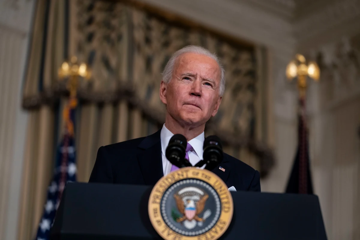 Nowy prezydent USA Joe Biden rozmawiał telefonicznie z prezydentem Rosji Władimirem Putinem. Wśród tematów - jak przekazał Biały Dom - był m.in. układ rozbrojeniowy nowy START, Ukraina oraz cyberatak na amerykańskie instytucje. Biden rozmawiał też z szefem NATO Jensem Stoltenbergiem.