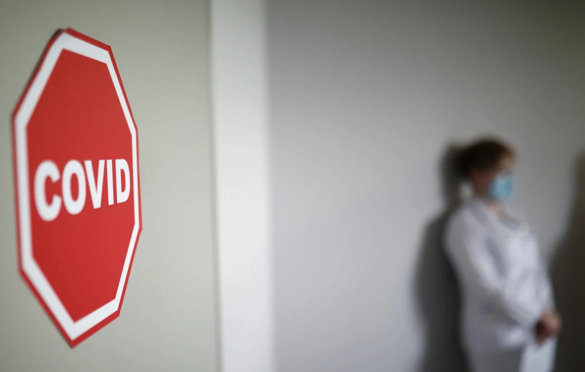 Resort zdrowia poinformował, że minionej doby w Polsce wykryto 6789 nowe zakażenia koronawirusem. Z powodu Covid-19 zmarło 389 osób. 