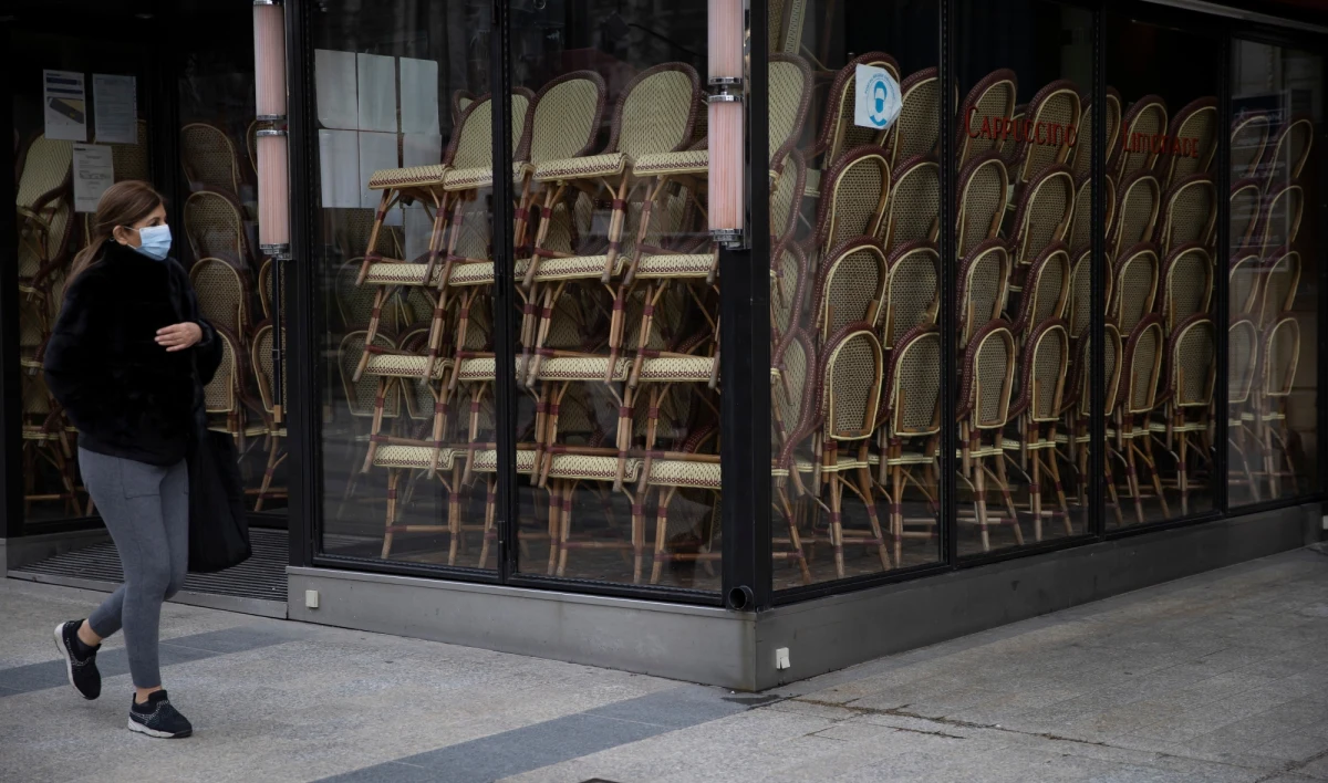 Ponad 46 procent Polaków popiera przedsiębiorców otwierających swoje biznesy wbrew koronawirusowym obostrzeniom: taki wniosek płynie z najnowszego sondażu dla RMF FM i "Dziennika Gazety Prawnej". Równocześnie jednak 40 procent z nas jest takim działaniom przeciwnych. Jeśli wziąć pod uwagę preferencje polityczne, "zdecydowane" poparcie dla wznawiających działalność przedsiębiorców wyraziło 60 procent badanych, którzy w ostatnich wyborach do Sejmu zagłosowali na Konfederację, oraz jedynie 4 procent tych, którzy oddali głos na Prawo i Sprawiedliwość.