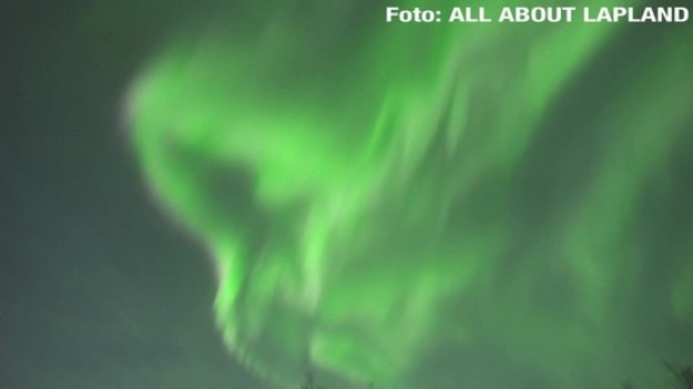 Mroźną noc (-30°C) nad północnym regionem Finlandii rozświetlił kolorowy pokaz zorzy polarnej.