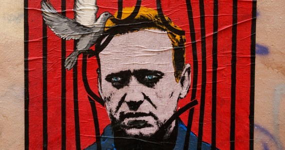 Do mieszkania opozycjonisty Aleksieja Nawalnego w Moskwie przyszła policja w celu przeprowadzenia rewizji - poinformował w środę współpracownik Nawalnego, Iwan Żdanow. Jak przekazał, funkcjonariusze zaczęli wyłamywać drzwi.
