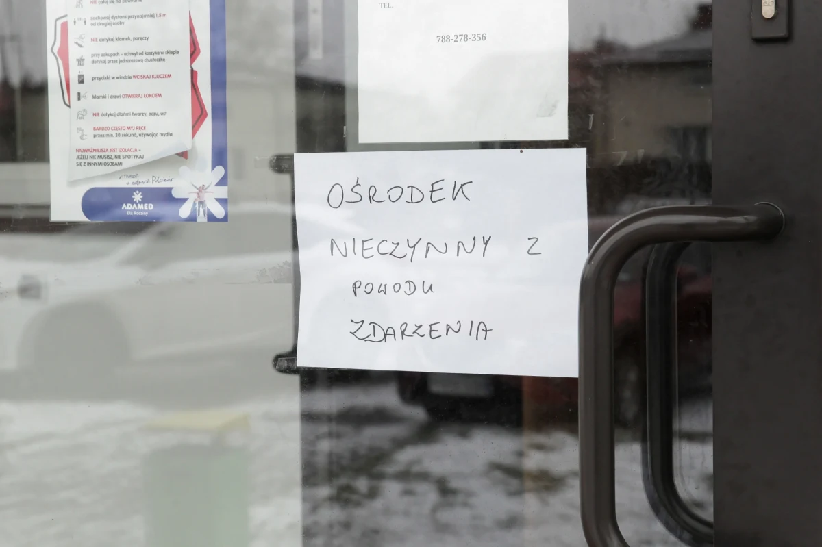 W nocy z Niepublicznego Zakładu Podstawowej i Specjalistycznej Opieki Zdrowotnej w miejscowości Iłowo-Osada koło Działdowa w woj. warmińsko-mazurskim skradziono szczepionki przeciw Covid-19 - ustalił dziennikarz RMF FM Piotr Bułakowski. Po południu policjanci zatrzymali 38-letniego mężczyznę, który jest podejrzany o włamanie do przychodni. Odzyskano też szczepionki, ale najprawdopodobniej trzeba będzie je zutylizować.