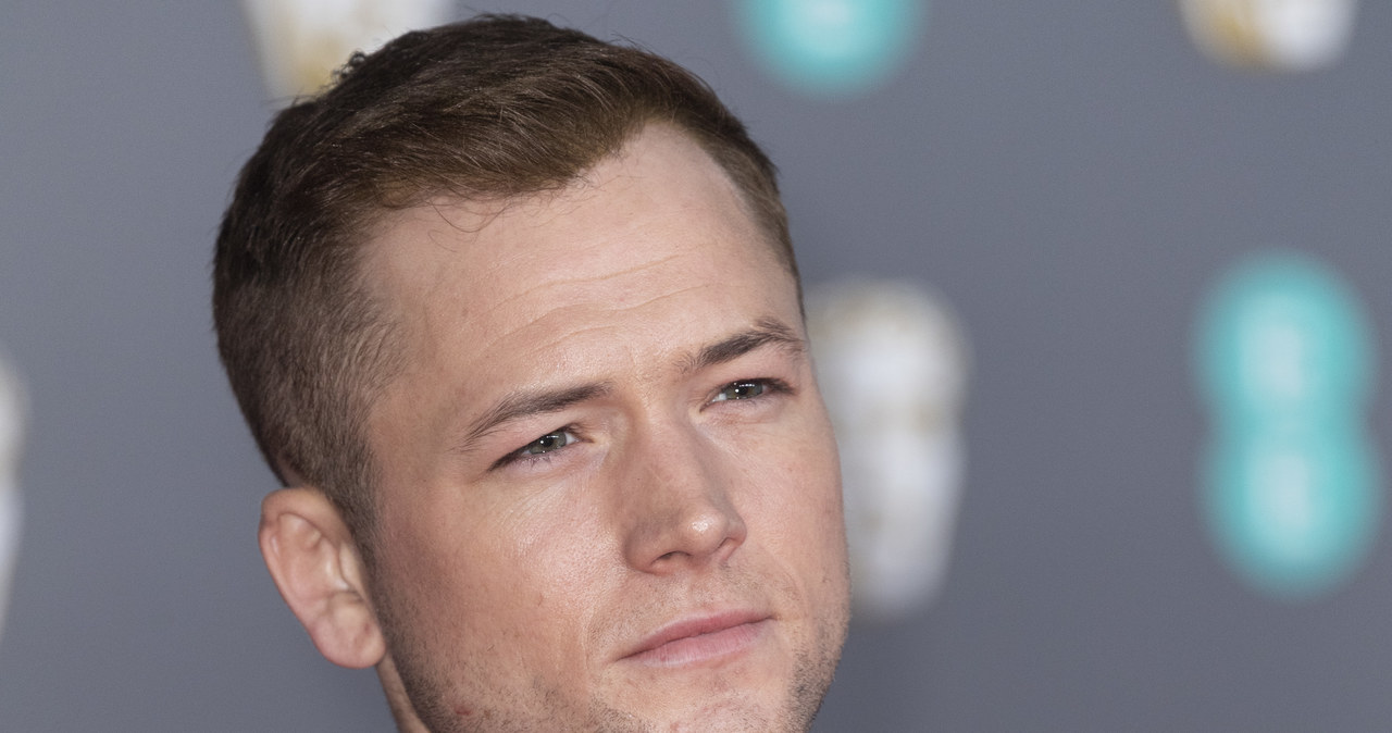 Taron Egerton, opromieniony sukcesem filmu "Rocketman", w którym wcielił się w rolę Eltona Johna, nie zwalnia tempa. Teraz aktor będzie jedną z gwiazd serialu "In with the Devil". W tej produkcji platformy streamingowej Apple TV+ towarzyszył mu będzie Paul Walter Hauser, którego niedawno można było oglądać w roli tytułowej w filmie Clinta Eastwooda "Richard Jewell".