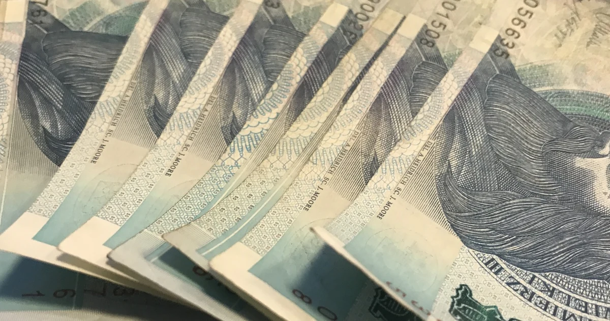 Ponad 230 osób oszukanych, a wyłudzona suma to ponad milion siedemset tysięcy złotych - to szczegóły aktu oskarżenia przeciw dwóm obywatelom Rumunii, którzy działali w międzynarodowym gangu. Śledztwo w tej sprawie prowadzi wydział Prokuratury Krajowej w Katowicach.