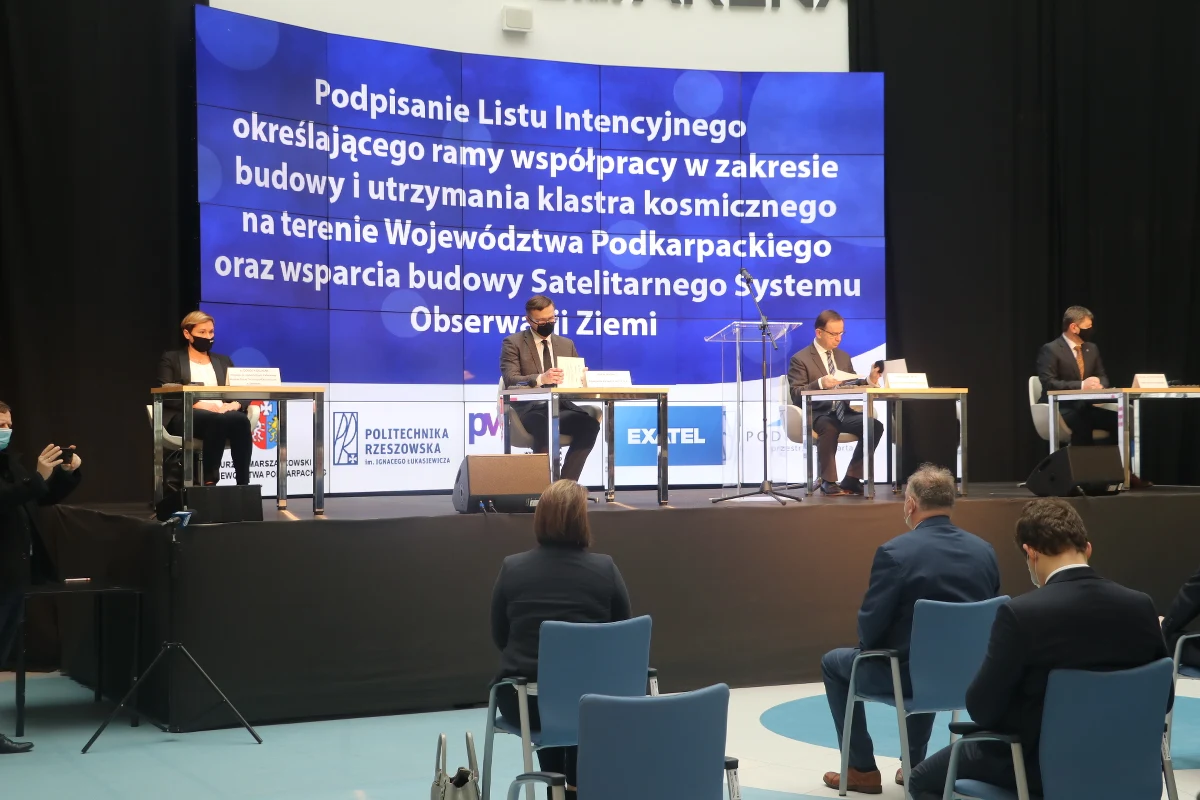 Polska chce zbudować własny system satelitów obserwacyjnych. Dziś w Rzeszowie podpisano list intencyjny w sprawie ich budowy. Stworzony ma zostać polski satelitarny system obserwacji Ziemi. 