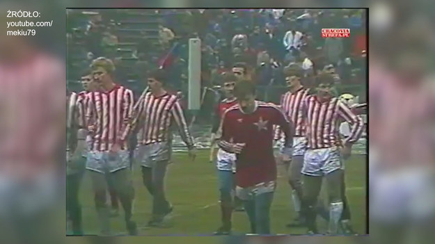 Skrót Wielkich Derbów Krakowa z 1985 roku. Wisła Kraków podejmowała Cracovię. Spotkanie zakończyło się zwycięstwem gospodarzy 4-0. 