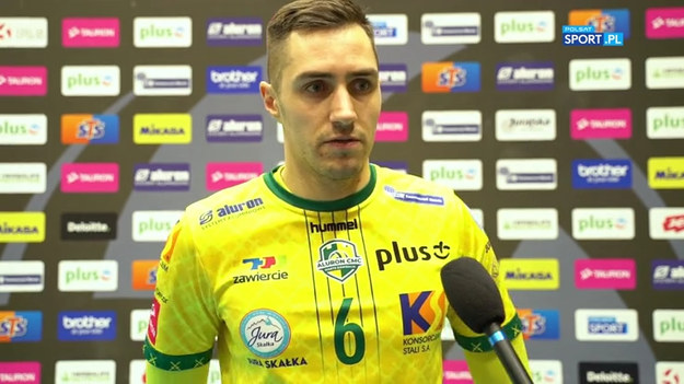 W zaległym meczu 5. kolejki PlusLigi Aluron CMC Warta Zawiercie pokonała MKS Ślepsk Malow Suwałki 3:1. Goście wygrali pierwszego, niezwykle zaciętego seta, ale w kolejnych górą byli gospodarze. - Byliśmy pewni, że możemy zwyciężyć, nawet po przegranej pierwszej partii - powiedział Mateusz Malinowski . Dzięki zwycięstwu Aluron zapewnił sobie grę w ćwierćfinale Pucharu Polski. - To będzie dla nas wspaniała przygoda - dodał atakujący ekipy z Zawiercia. (wideo: Aluron CMC Warta Zawiercie)