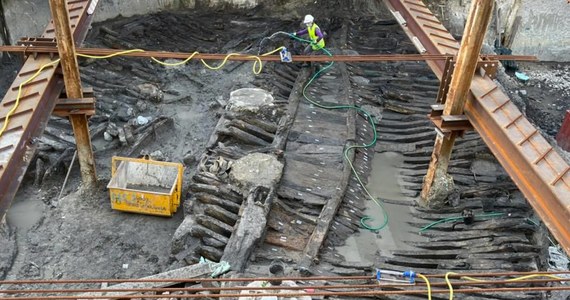 Kilka metrów pod ziemią, w starej części Lizbony, robotnicy budowlani odkryli pozostałości pochodzącego z XVII-wiecznego okrętu. Archeolodzy nie mają wątpliwości, że jednostką tą portugalscy żeglarze odbywali podróże przez Atlantyk.
