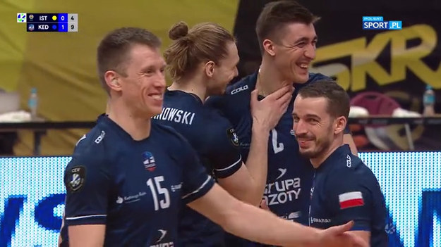 Do niecodziennej sytuacji doszło w trakcie drugiego seta meczu, w którym Fenerbahce Stambuł mierzyło się w Lidze Mistrzów z Grupą Azoty ZAKSĄ Kędzierzyn-Koźle. Przy zagrywce Jakuba Kochanowskiego niespodziewanie ucierpiał jego kolega z drużyny Łukasz Kaczmarek.