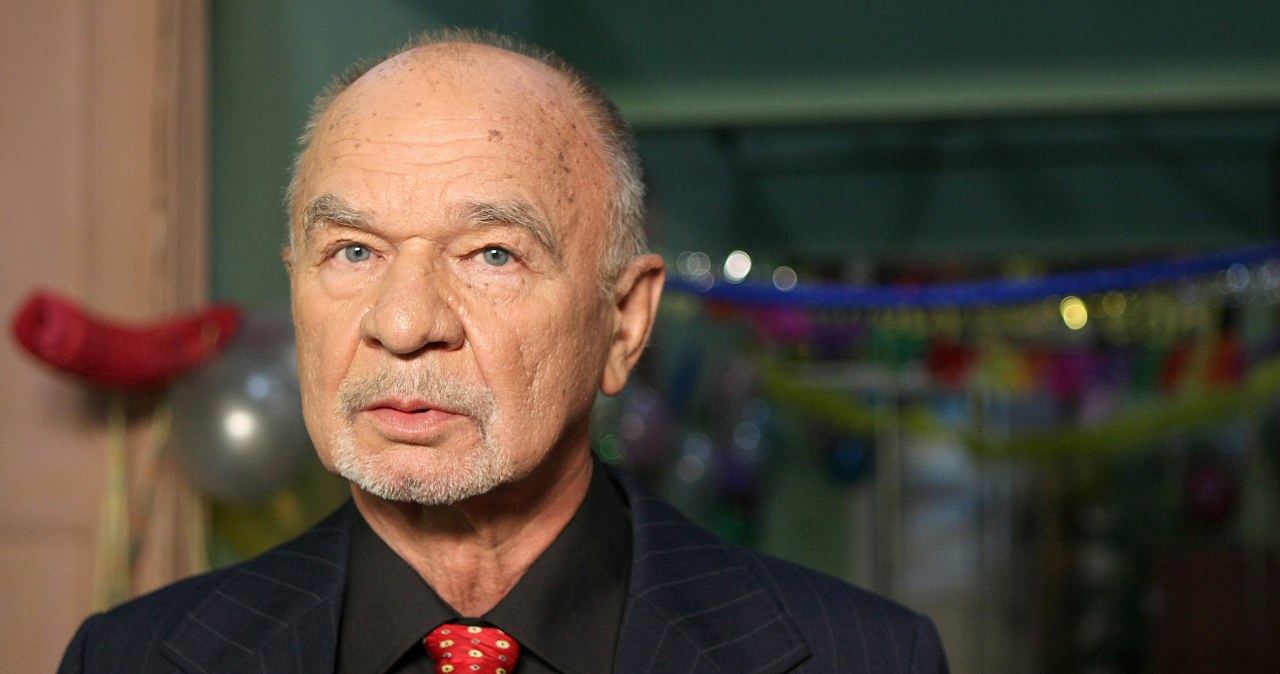 Niewielu wie, iż zmienił nazwisko. Prawda o polskim aktorze wyszła na jaw po latach