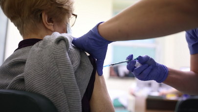 Kradzież szczepionki przeciw Covid-19 w Chorzowie. Policja analizuje monitoring z poradni