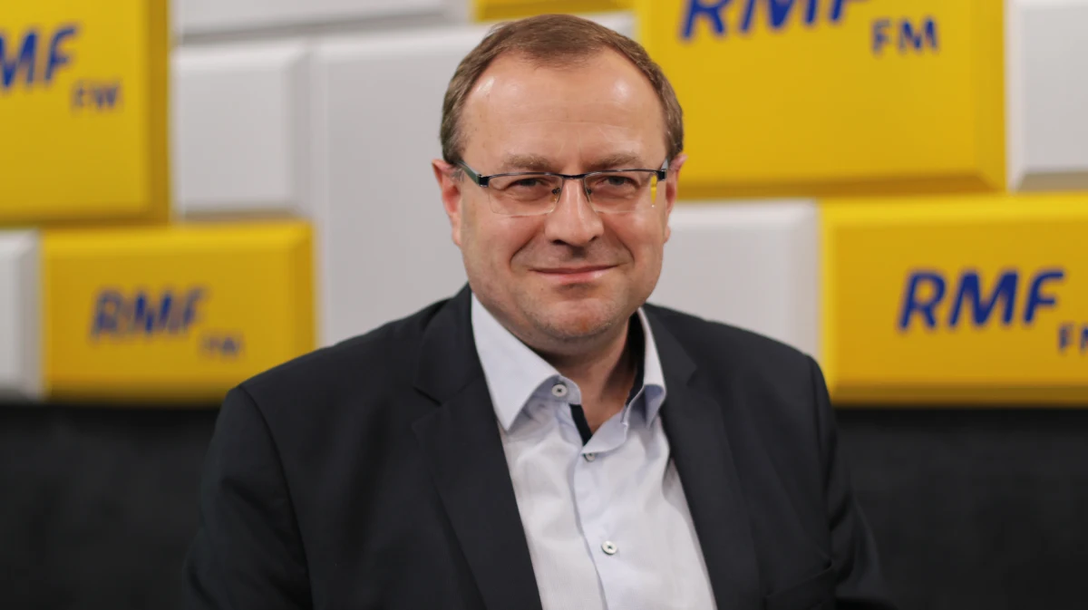 "W sprawie aborcji czeka nas długa i dramatyczna wojna" - przewidywał w Popołudniowej rozmowie w RMF FM prof. Antoni Dudek, politolog i historyk. "W przypadku referendum jest jeden problem  nawet jeśli wygrają zwolennicy liberalizacji, to co to oznacza? Czy drogą referendum zmieniamy konstytucję? Samo referendum nie zmienia konstytucji, nie rozwiąże problemu" - podkreślał gość Marcina Zaborskiego. "Problem rozwiąże zmiana konstytucji. Moim zdaniem to się tym skończy, jest pytanie za ile lat i czy warto było to ruszać" - dodawał prof. Dudek. 