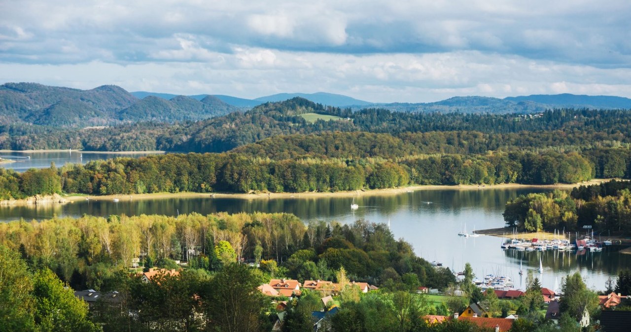 Urokliwa mieścina nad Soliną przyciąga seniorów. Prawdziwa perełka