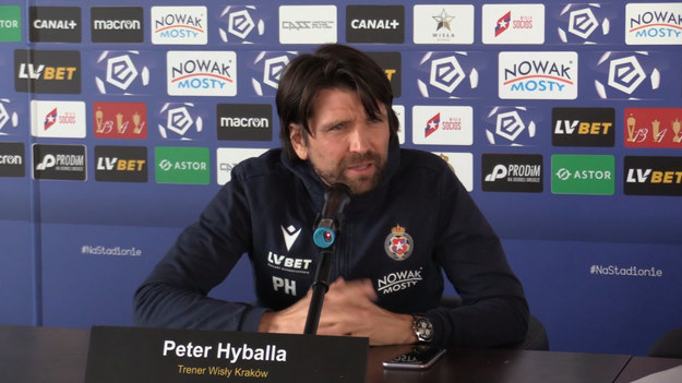 Konferencja prasowa trenera Petera Hyballi przed spotkaniem 15. kolejki PKO ekstraklasy z Piastem Gliwice. 