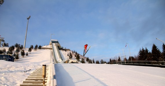 Zamknięcie granicy pomiędzy Norwegią i Szwecją sprawiło problem wielu klubom, zwłaszcza w przygranicznych miasteczkach, norweskim Oerje i szwedzkim Tockfors. Miejscowa skocznia narciarska jest tak zbudowana, że zawodnicy rozpoczynają najazd w Szwecji, a lądują w Norwegii.