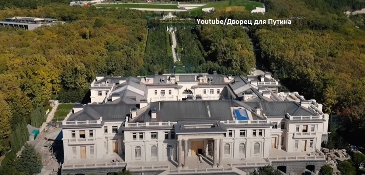 Rosyjski biznesmen Arkadij Rotenberg, uważany za przyjaciela prezydenta Rosji Władimira Putina, powiedział, że to on jest posiadaczem luksusowej nieruchomości pod Gelendżykiem nad Morzem Czarnym, którą opozycjonista Aleksiej Nawalny nazywa "pałacem Putina".