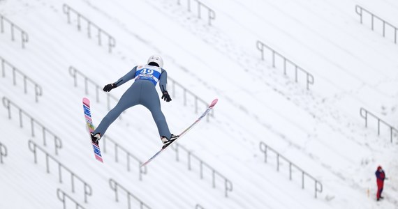 Ze względu na silny wiatr niedzielny konkurs Pucharu Świata w skokach narciarskich w Willingen został zakończony po pierwszej serii. Zawody - tak jak w sobotę - wygrał Halvor Egner Granerud (149 m). Piotr Żyła skoczył na odległość 137 metrów, co dało mu 2. miejsce. Trzeci był Markus Eisenbichler, a czwarty Klemens Murańka.