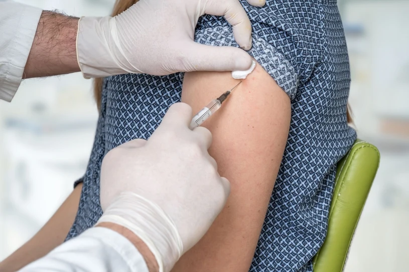 Myśl pozytywnie, szczepionka lepiej zadziała. Nowe odkrycie naukowców