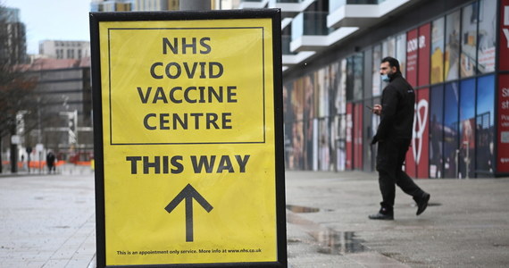 598 389 osób otrzymało w sobotę pierwszą dawkę szczepionki przeciw Covid-19 - podał brytyjski rząd. To nowy rekord szczepień w tym kraju. 