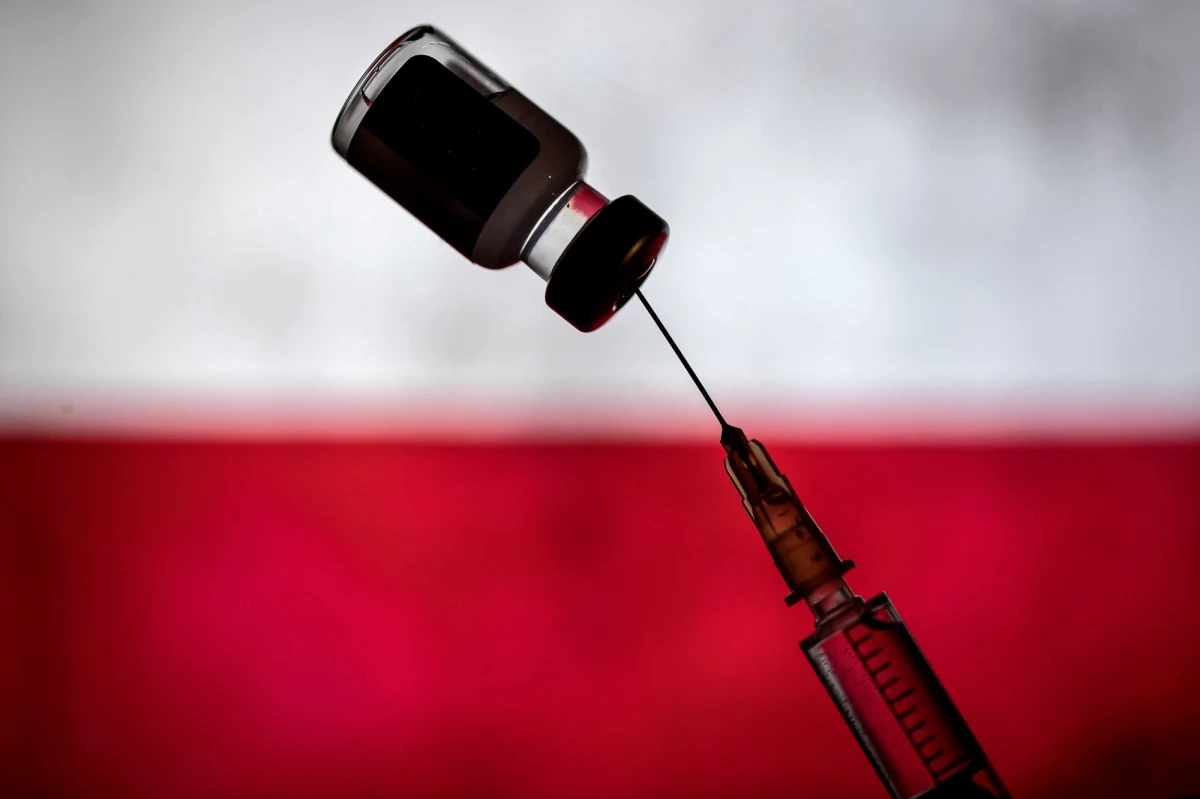 Rada medyczna przy premierze rozważa, czy szczepić polskich seniorów przeciwko Covid-19 szczepionką firmy AstraZeneca – informuje "Dziennik Gazeta Prawna". Brakuje fanych o skuteczności preparatu w tej grupie wiekowej. 