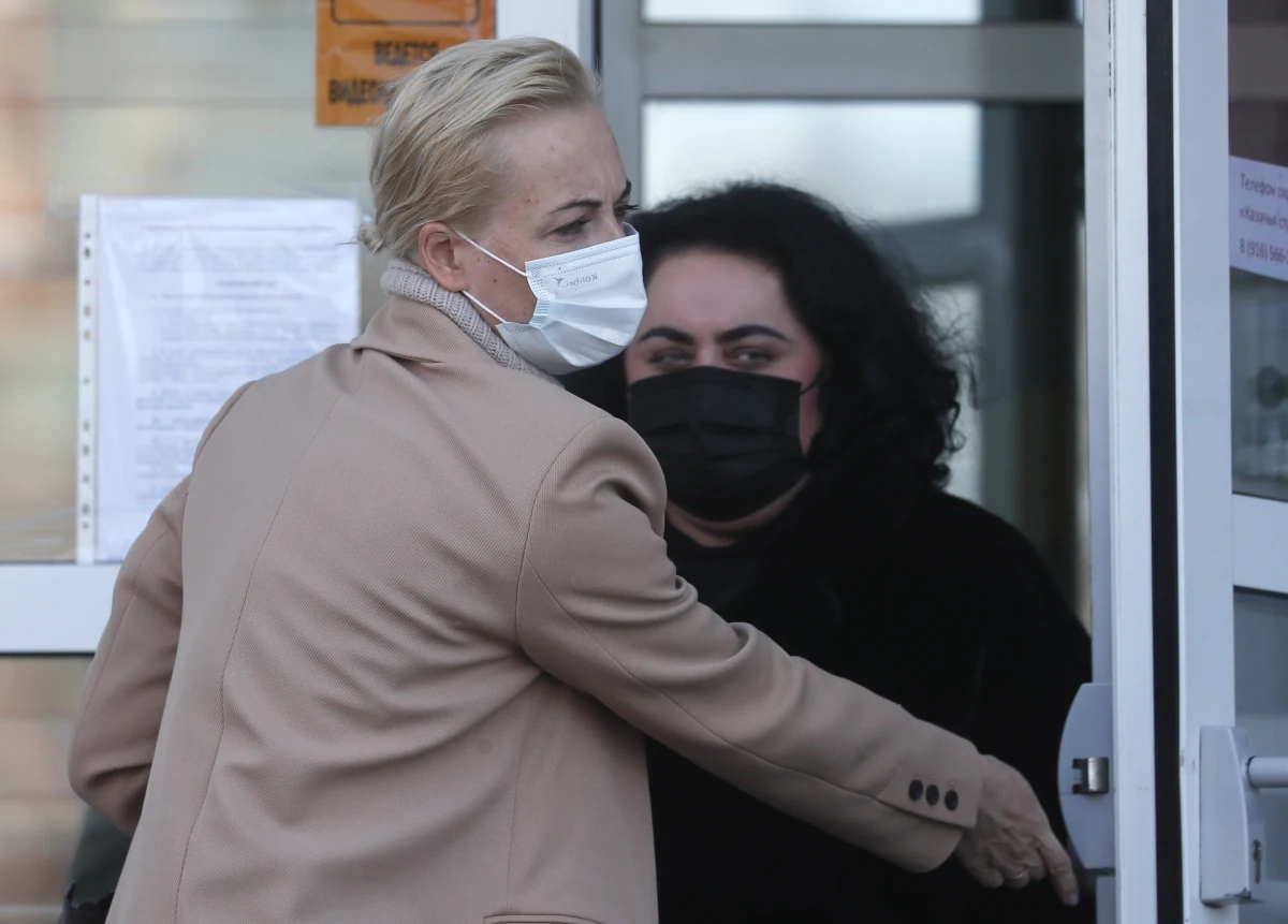 Sąd w Moskwie skazał w poniedziałek Julię Nawalną, żonę opozycjonisty Aleksieja Nawalnego, na grzywnę w wysokości 20 tys. rubli (ok. 265 USD) za udział w niedzielnej demonstracji w obronie aresztowanego polityka. Obrona zamierza odwołać się od decyzji sądu.