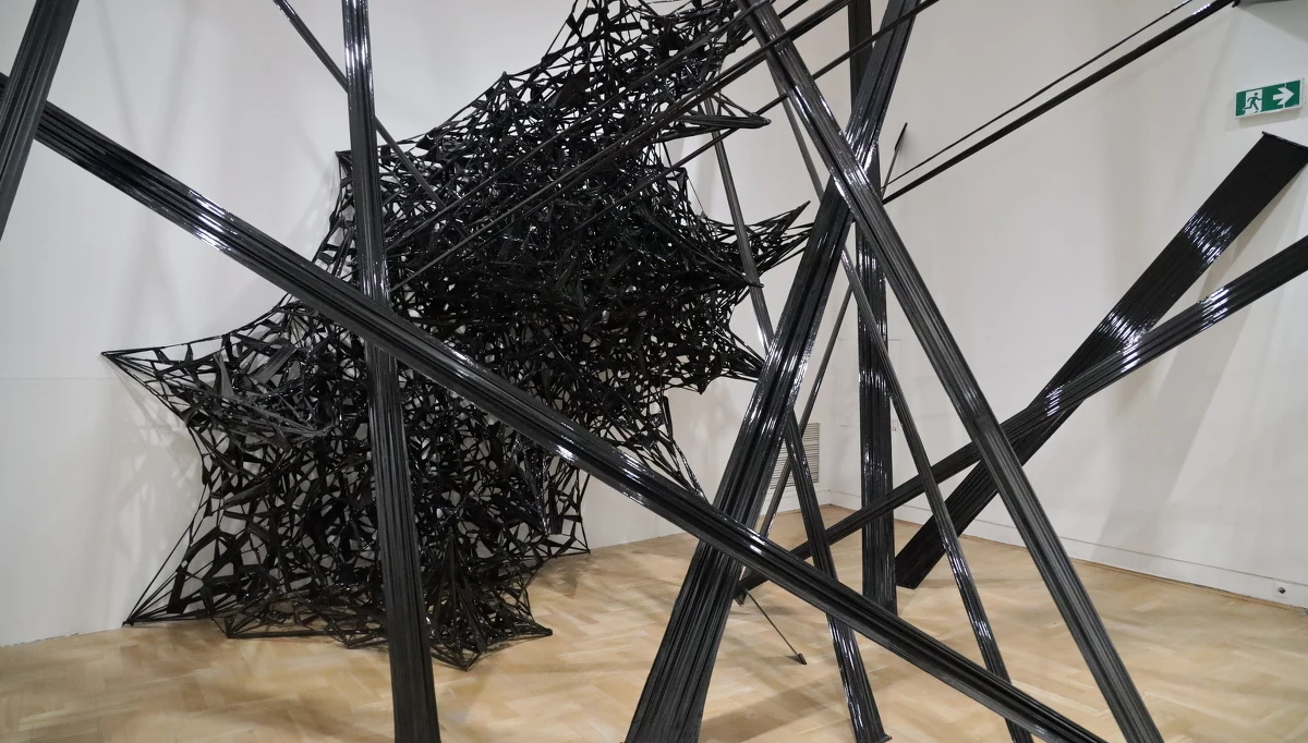 ​1 lutego nastąpiło wielkie otwarcie Narodowej Galerii Sztuki Zachęta w Warszawie. Chodzi o dwie długo wyczekiwane wystawy "Rzeźba w poszukiwaniu miejsc" oraz "Rhizopolis", poruszający projekt Joanny Rajkowskiej, która zaprosi widzów do podziemnego miasta korzeni. "Radość" - tak jednym słowem opisuje atmosferę w galerii jej szefowa Hanna Wróblewska. Wstęp na wszystkie wydarzenia 1 lutego jest wolny.