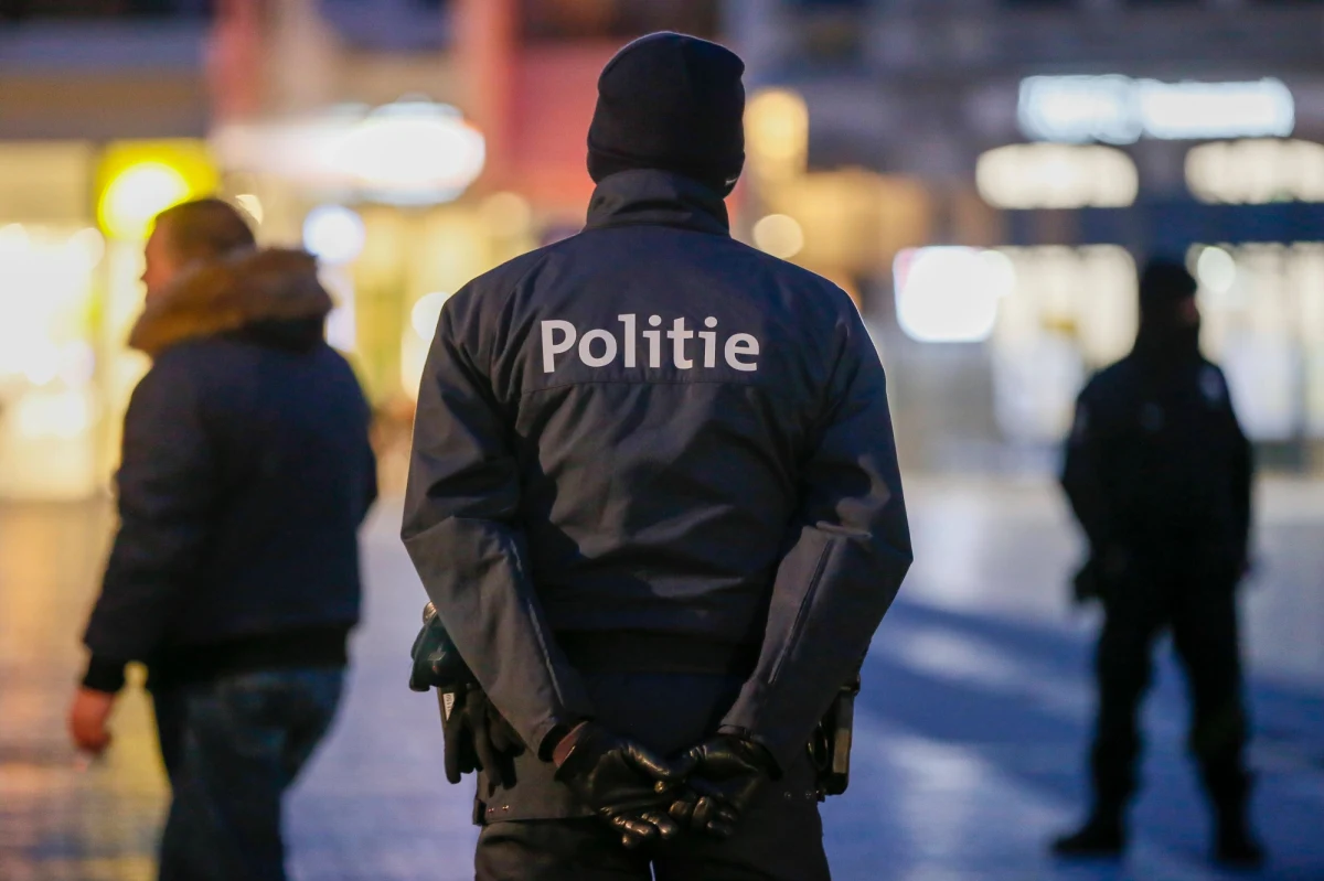 Atak nożownika w metrze w Brukseli. Jedna kobieta została ciężko ranna. Policja obezwładniła napastnika. Pasażerów ewakuowano.